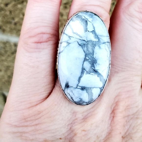 New Howlite 925 Silver Statement Ring. - Picture 4 of 12